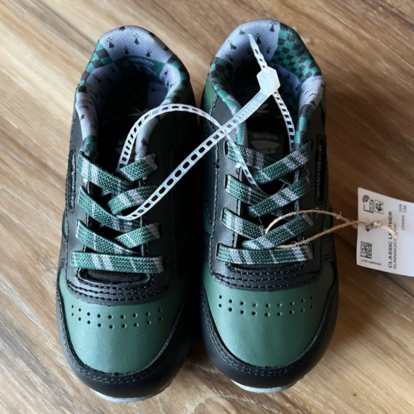 Reebok Baby Boy's Harry Potter Slytherin Classic Leather Sneaker - NWT - Picture 11 of 13